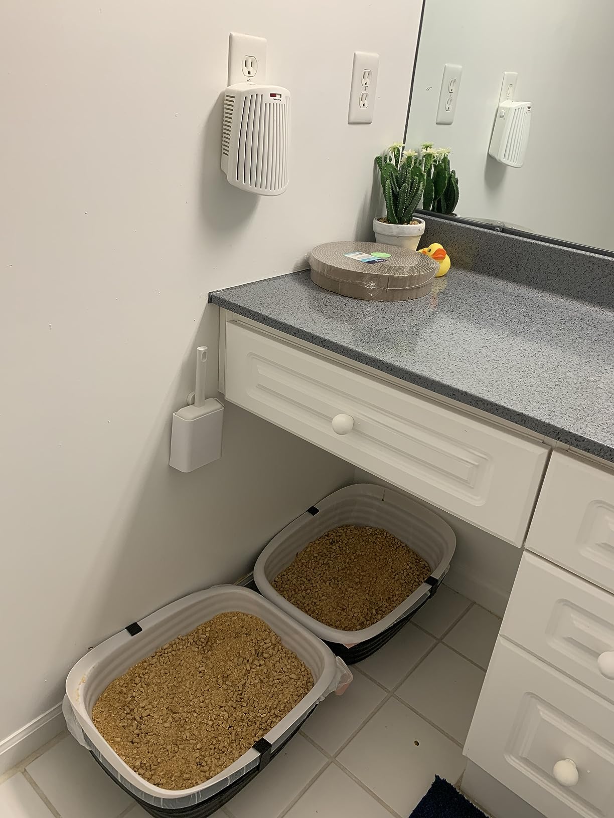 Hamilton Beach TrueAir Plug-Mount Odor Eliminator with Carbon Filter | Green Mountain Scent Cartridge | For Common Household Smells, Tobacco, Pet, Bathroom, Trash | On/Off Fan | 04530GM customer photo 2