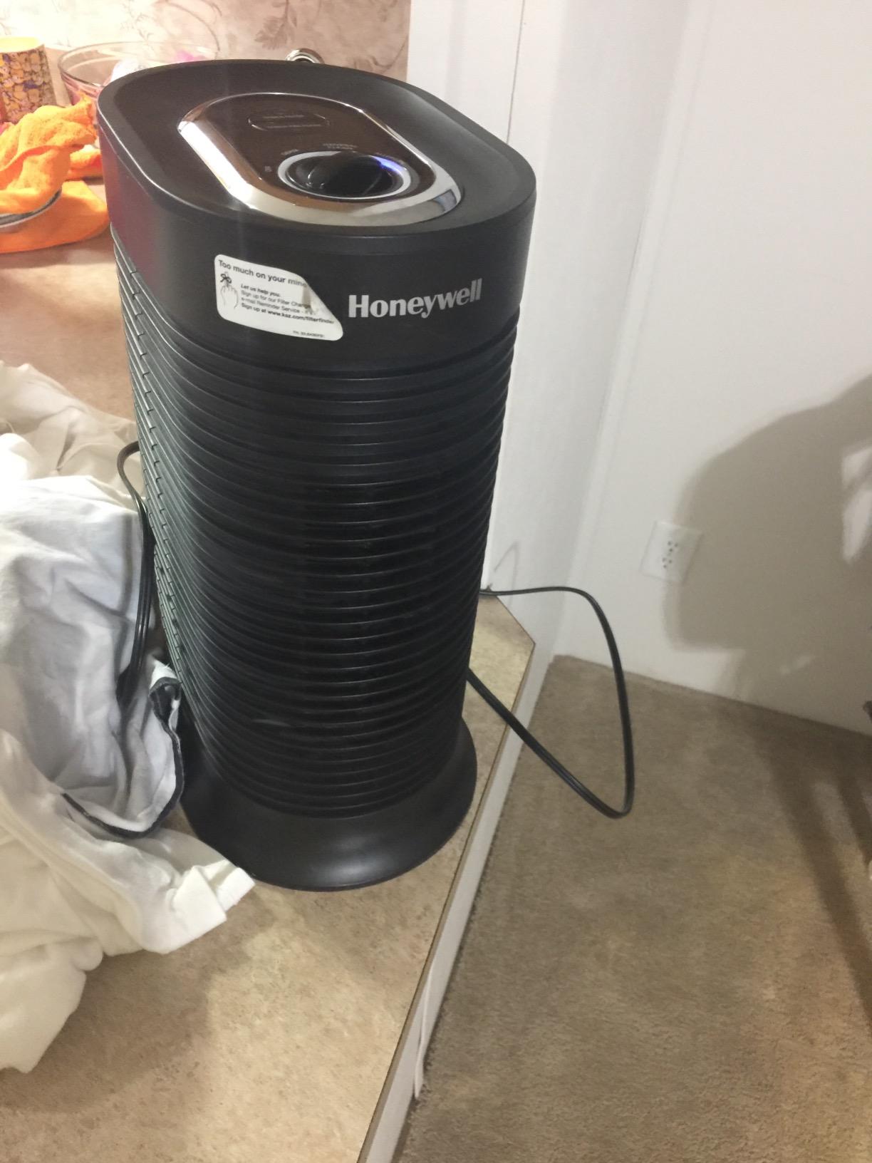 Honeywell HRF-H1 HEPA Air Purifier Filter H, 1-Pack | For HPA050/150, HPA060 & HPA160 Series, Airborne Allergen Air Filter Targets Wildfire/Smoke, Pollen, Pet Dander, and Dust customer photo 2