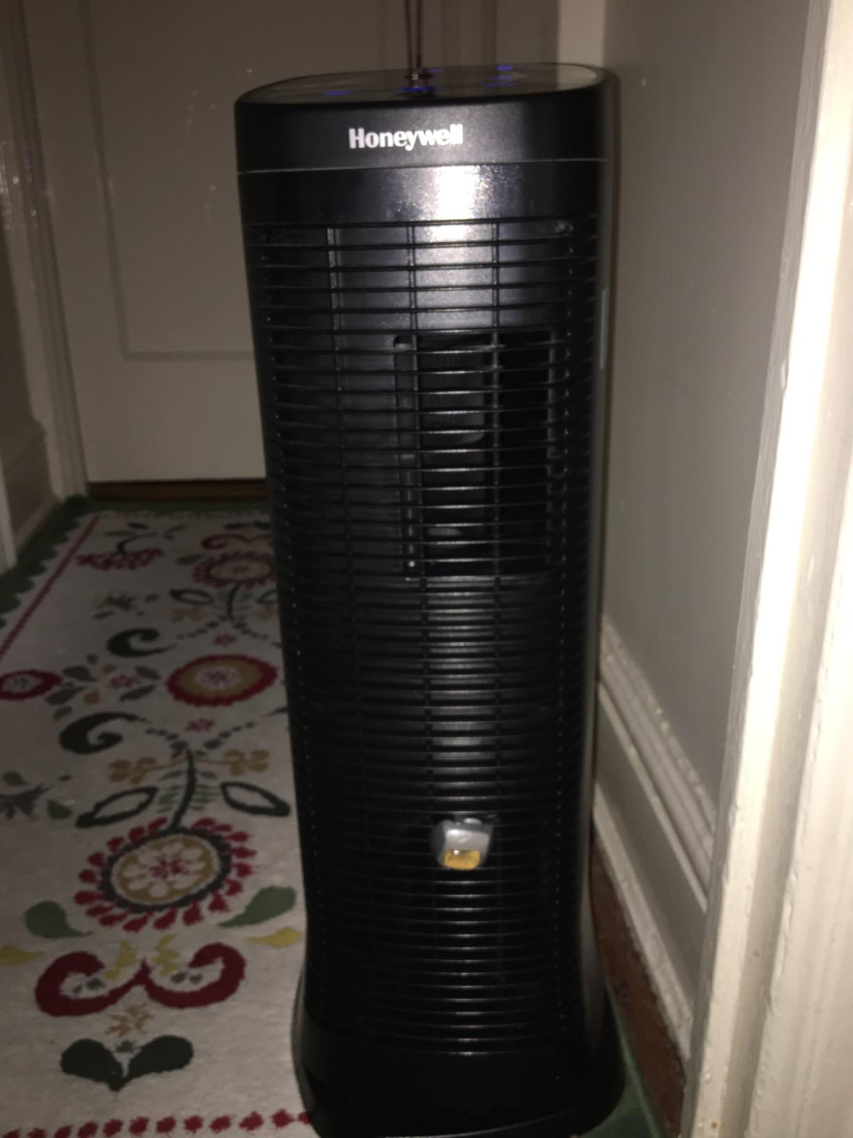 Honeywell Air Genius 5 Air Purifier for Large Rooms up to 1200 Ft², Permanent Washable Filters, Reduces Dust, Pollen, Pet Dander, Odors, Smoke, Black, HFD320 customer photo 2