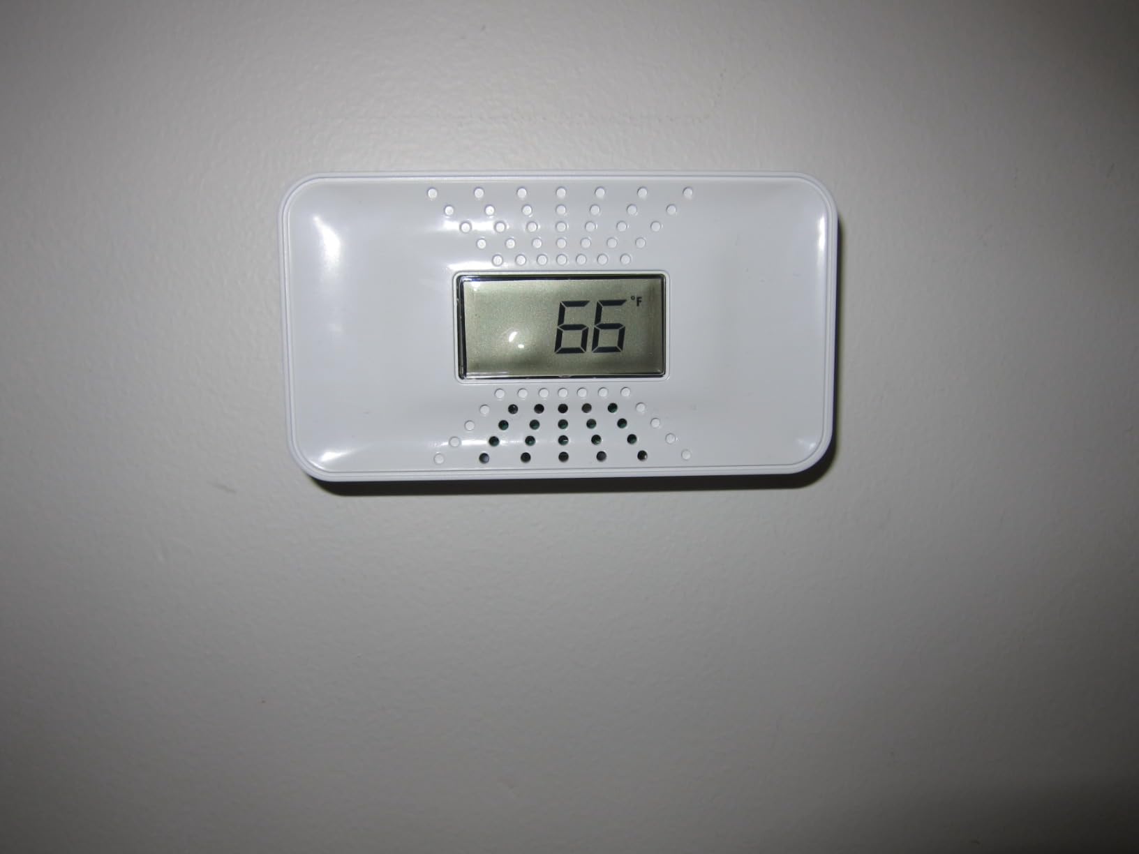 First Alert CO710 Carbon Monoxide Detector with 10-Year Battery and Digital Temperature Display customer photo 1