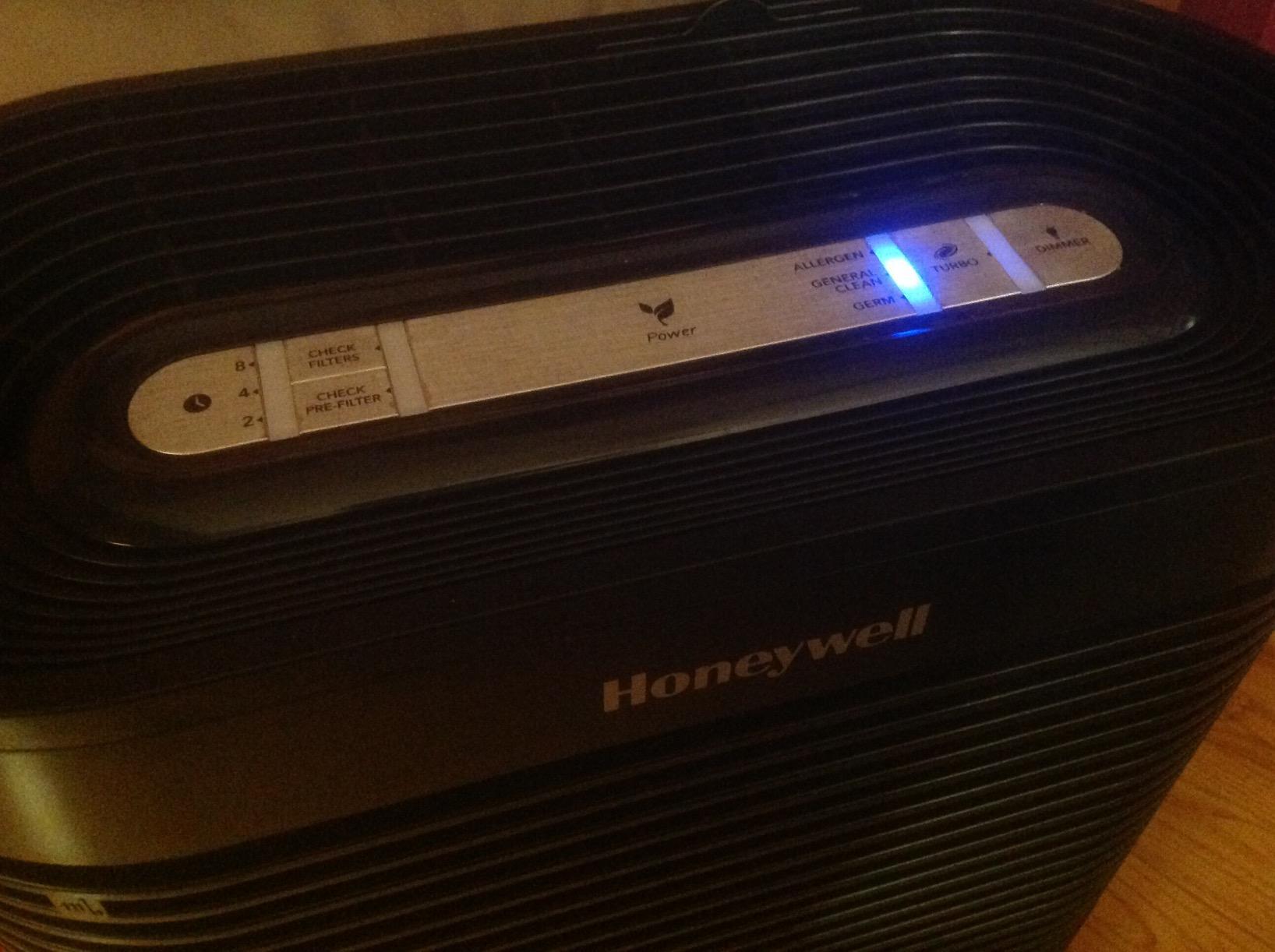 Honeywell AllergenPlus HEPA Air Purifier for Home, 2250 Feet Rooms in 1 hour, Reduces Allergens, Dust, Pollen, Smoke, Pet Dander, Odors, White, HPA304 customer photo 1