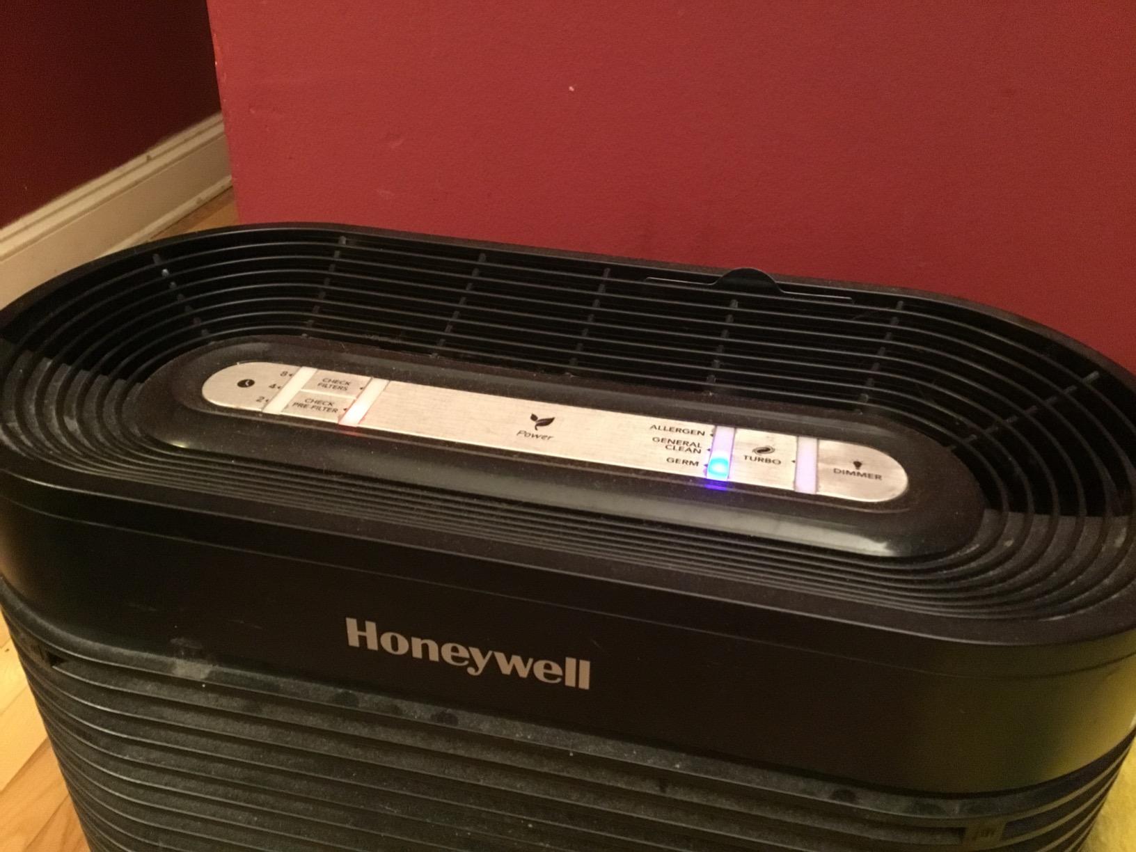 Honeywell AllergenPlus HEPA Air Purifier for Home, 2250 Feet Rooms in 1 hour, Reduces Allergens, Dust, Pollen, Smoke, Pet Dander, Odors, White, HPA304 customer photo 2