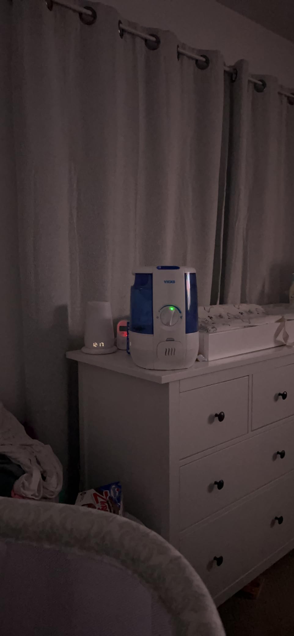 Vicks CoolRelief Cool Mist Humidifier, 1.2 Gal | Small to Medium Room Vaporizer for Baby, Kids, Adults, 40 hours runtime, Works with Vicks VapoSteam and VapoPads customer photo 1