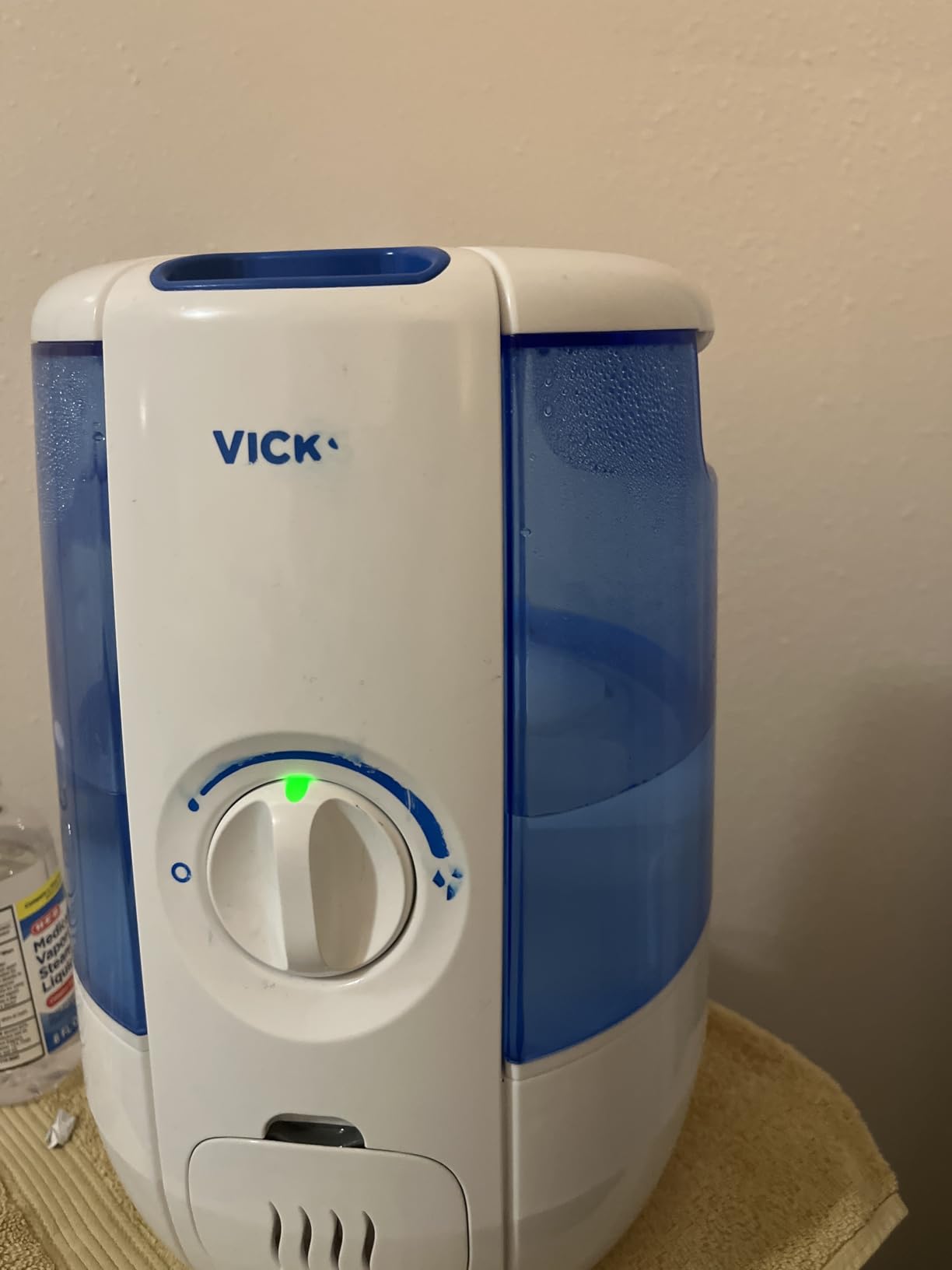 Vicks CoolRelief Cool Mist Humidifier, 1.2 Gal | Small to Medium Room Vaporizer for Baby, Kids, Adults, 40 hours runtime, Works with Vicks VapoSteam and VapoPads customer photo 2