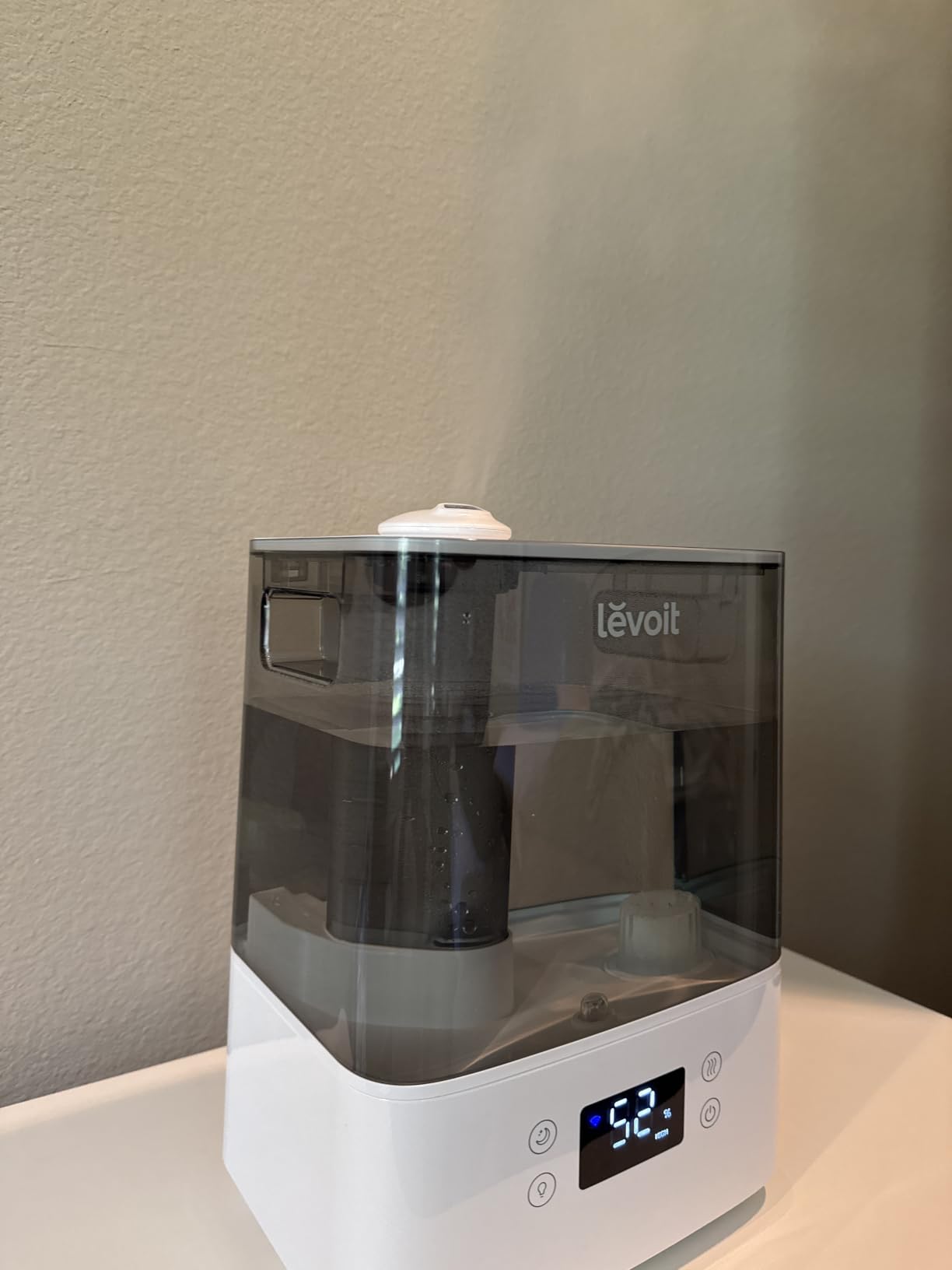 Levoit Humidifiers for Bedroom Large Room, 6L, 60H Runtime, 26dB, Smart App, Top Fill Cool Mist Humidifier for Baby & Plants, Easy to Clean, Essential Oil, Rapid Humidification & Auto Mode, Sleep Mode customer photo 1