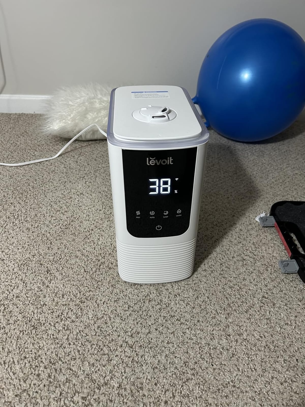 Levoit Humidifiers for Bedroom, Smart Warm and Cool Mist, Symptom Relief | OasisMist 4.5L Top-Fill Tank Runs 45H, Large Room, Auto Customized Humidity, 26dB Quiet, Essential Oil, Easy to Clean, White customer photo 2