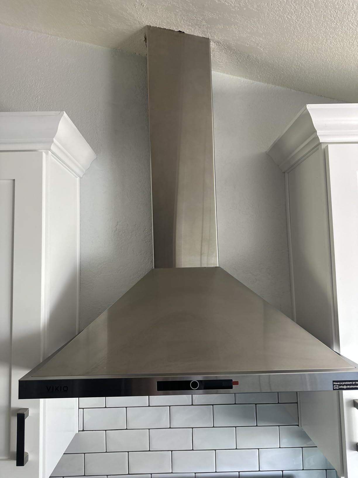VIKIO HOME 30 Inch Wall Mount Range Hood 580CFM Low Noise Touch Control customer photo 2