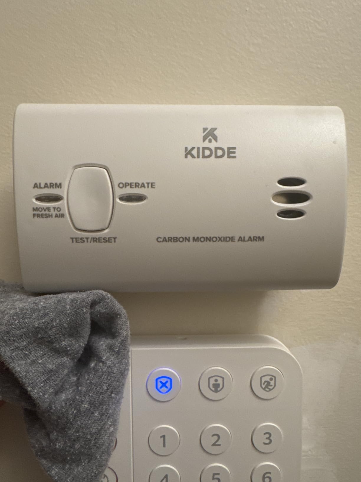 Kidde Carbon Monoxide Detector, AA Battery Powered, Portable for Travel or Home, 85 dB Alarm, LED Status Indicators, 3rd Edition customer photo 1