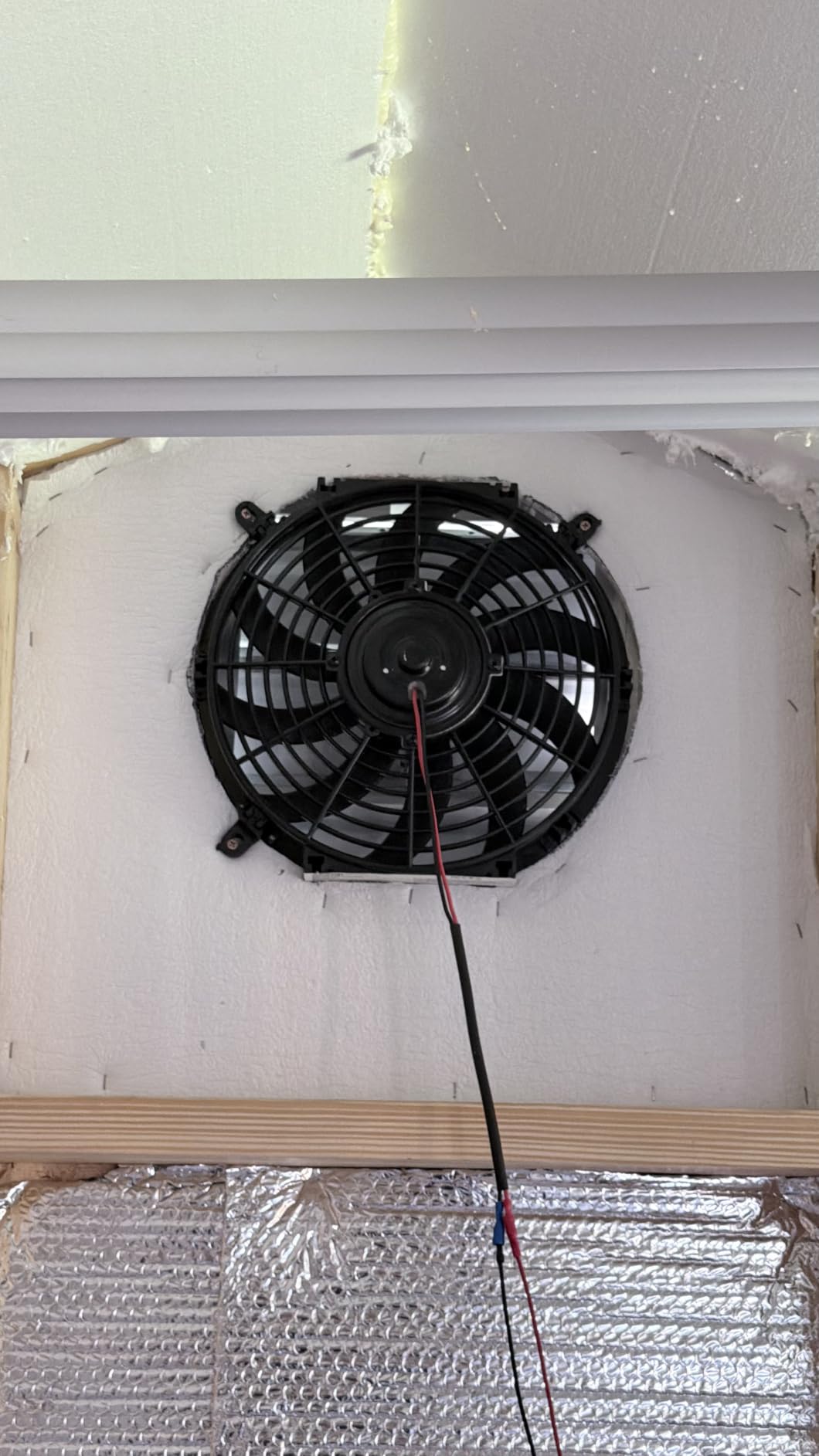 VEVOR Gable Mount Fan, 12 Inch Solar Power Attic Exhaust Fan with Adjustable Thermostat & Outer Mesh, 1300 CFM House Ventilator Cools Up to 1850 Sq.Ft, Quiet Ventilation for Roof, Garage, Shop, Black customer photo 1