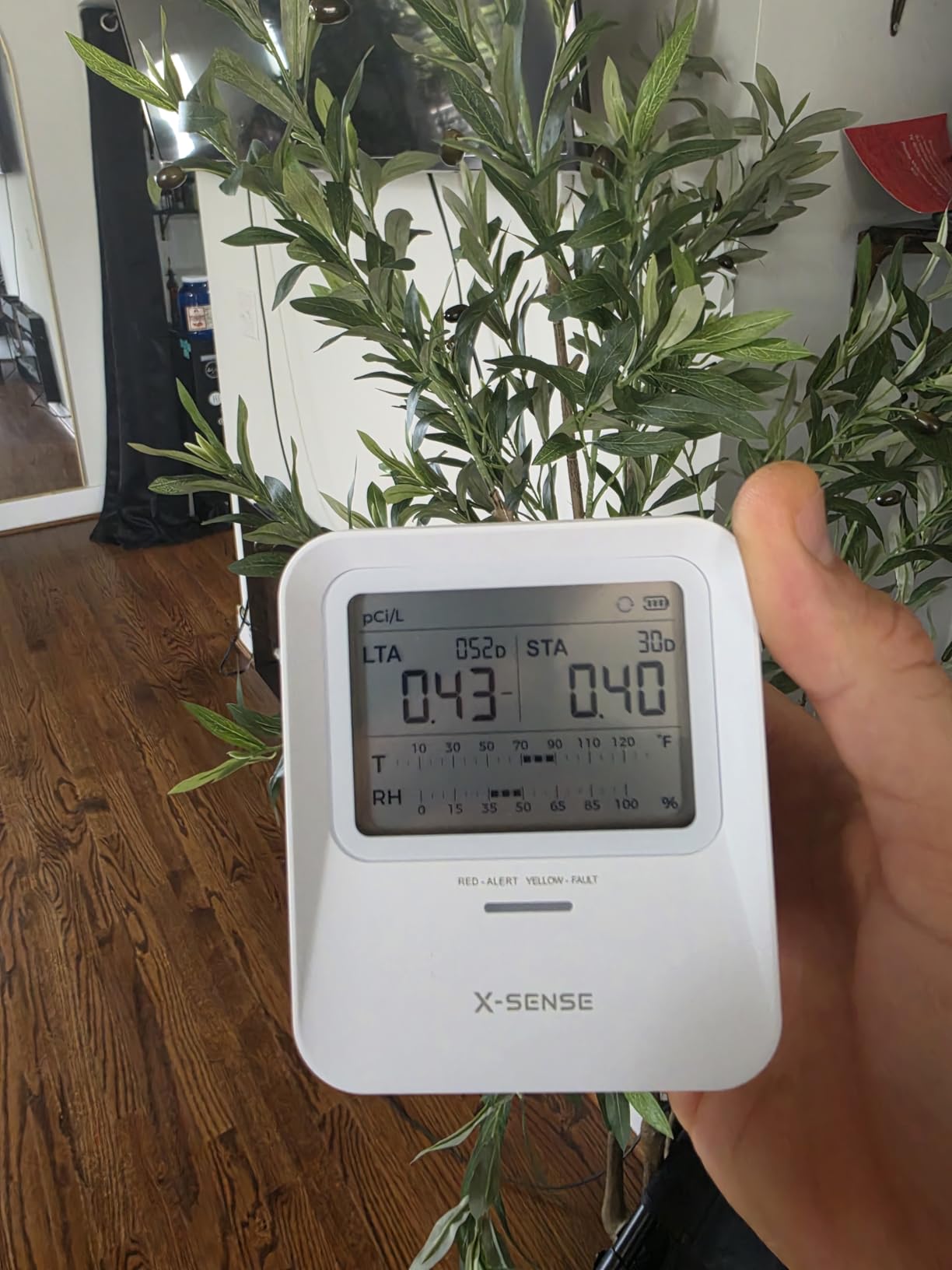 X-Sense Radon Detector for Home, Audible & Visual Alerts, XR0B-SR | Up to 90% Accuracy in 7 Days, 999-Day Radon Tracking, One-Touch Reset, Multi-Room Use, Temperature & Humidity Range Display customer photo 2