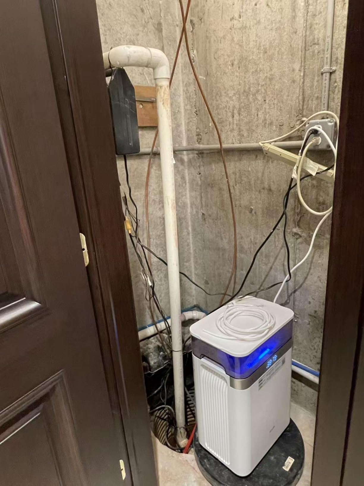 avylo Dehumidifier for Basement with Pump and Hose, Max 90 Pints/D, White | Energy Star Most Efficient 2025, 5000 Sq.Ft Dehumidifier, Top Mounted 2.11Gal Tank, 3 Drainage Option, Auto Shut Off, Auto Defrost customer photo 2