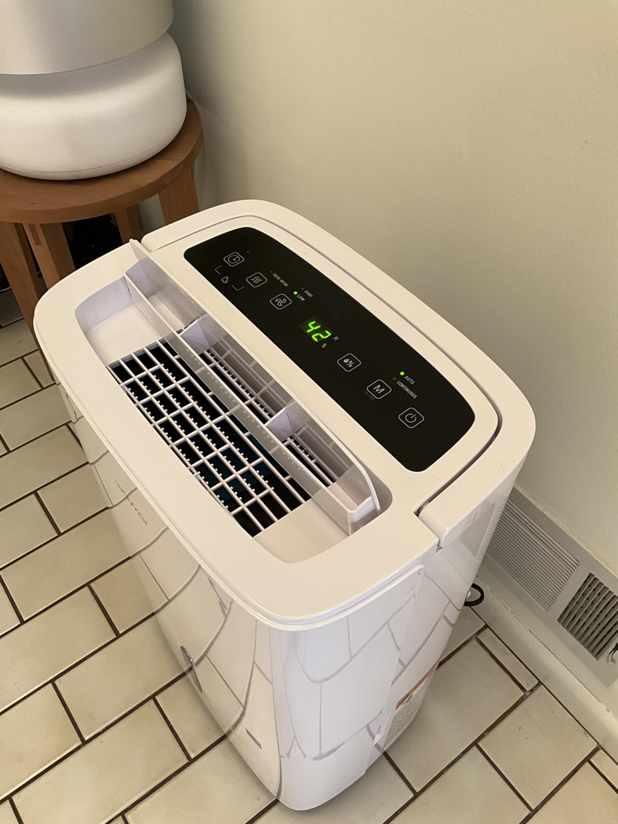 Waykar 34 Pints 2025 Most Efficient Energy Star Dehumidifier for Home & Basement, Ideal for Spaces up to 2,000 Sq. Ft. with Auto or Manual Drainage, 0.62-Gallon Water Tank customer photo 2
