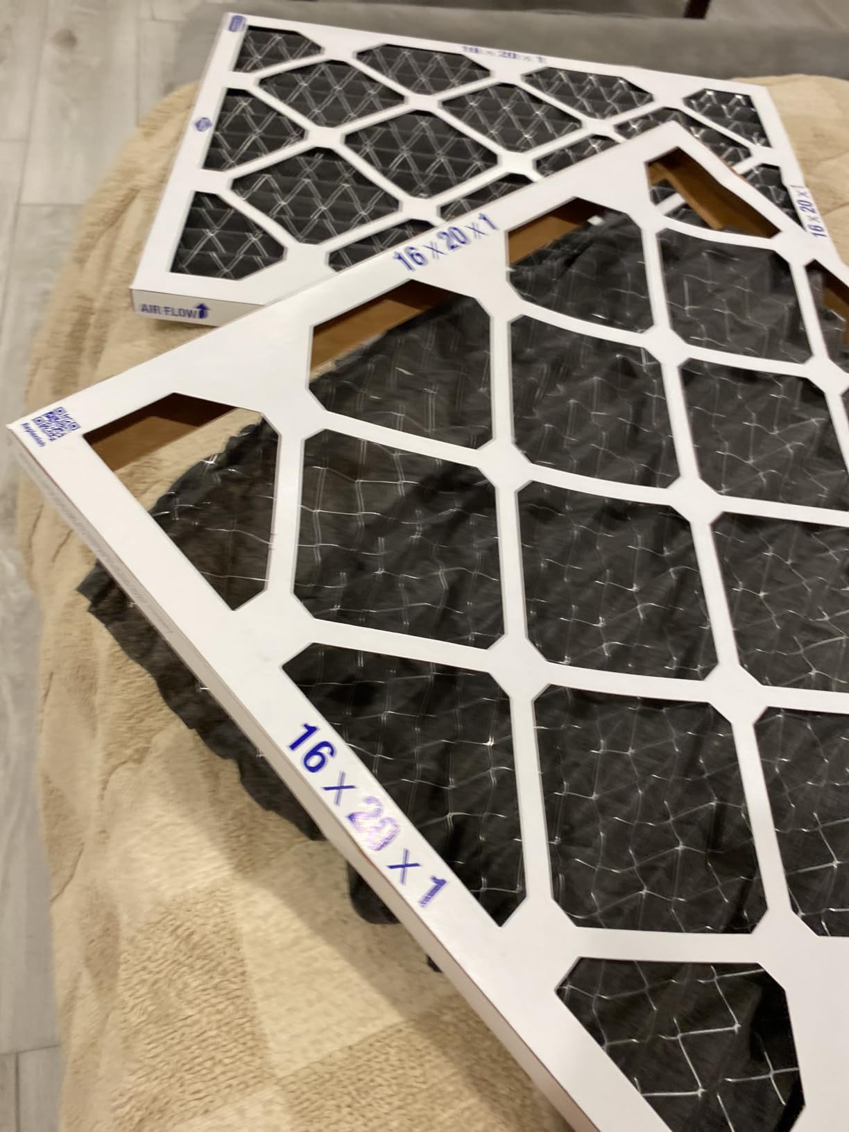 Clorox 16x20x1 Air Filter, MERV 8 with Carbon, Reduces Pet Smells, Cooking Smells and More, Pleated HVAC AC Furnace Filter, 4-Pack (Actual Size 15.75 x 19.75 x 0.75), Made in USA customer photo 1
