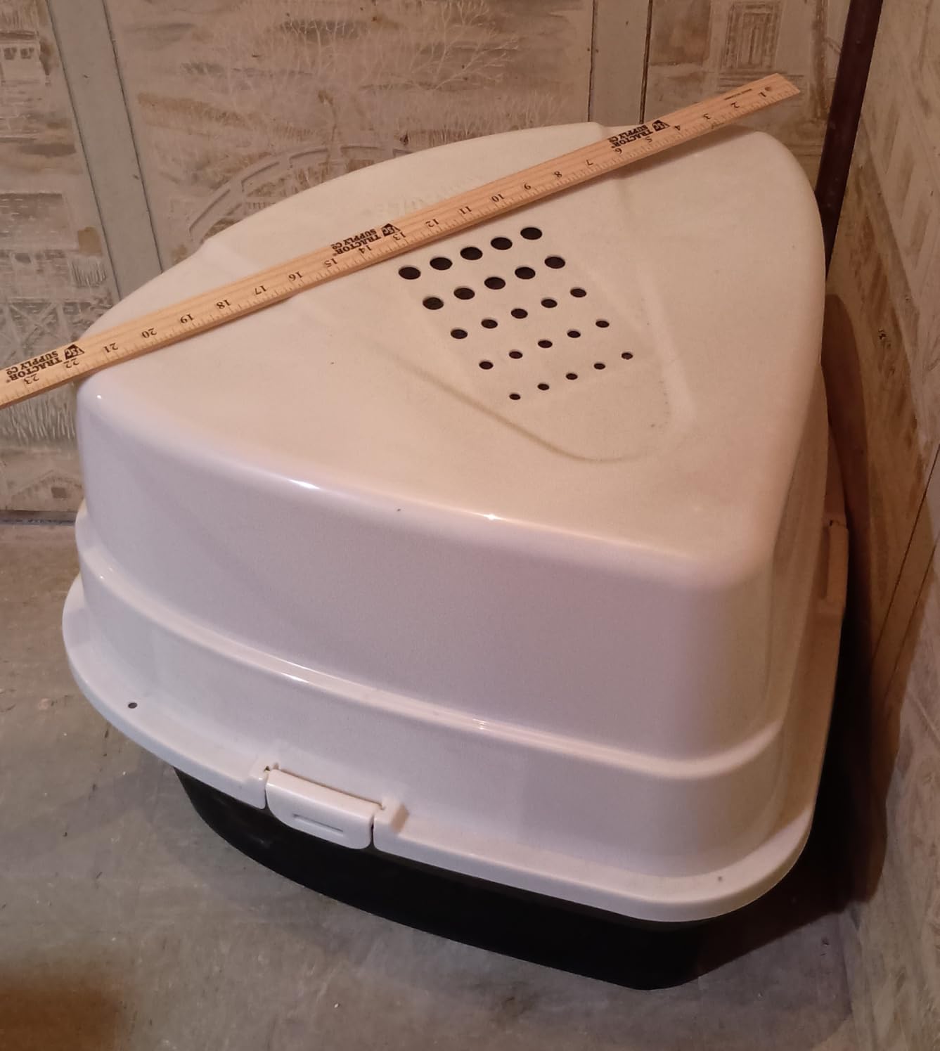 Nature's Miracle Advanced Hooded Corner Cat Litter Box with Charcoal Filter customer photo 1
