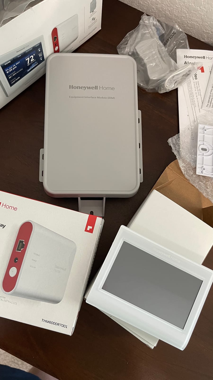 Honeywell YTHX9421R5127WW Prestige IAQ Redlink Internet Gateway Thermostat Kit customer photo 2