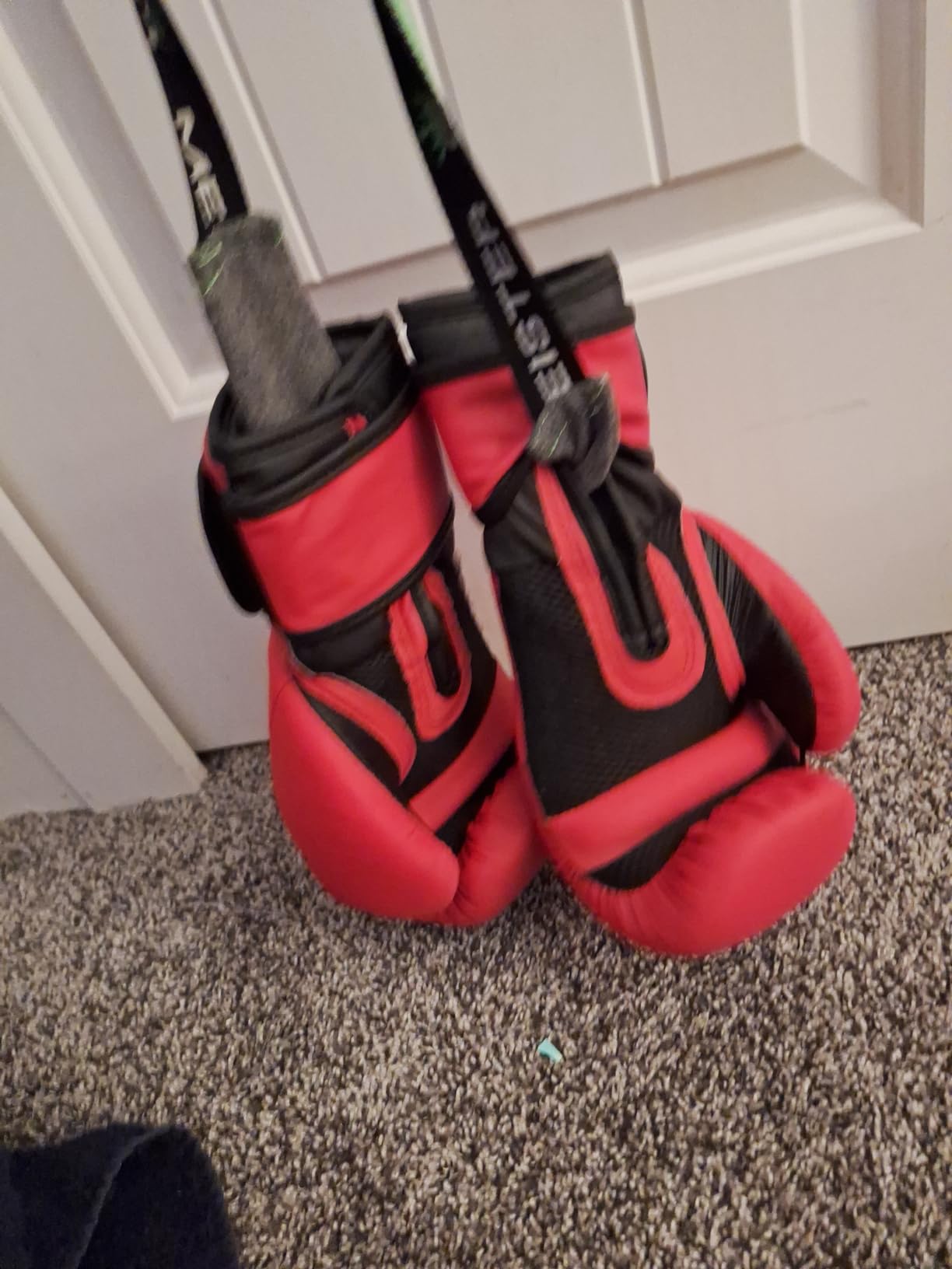 Meister Glove Deodorizers for Boxing and All Sports - Absorbs Stink and Leaves Gloves Fresh - Fresh Linen customer photo 1