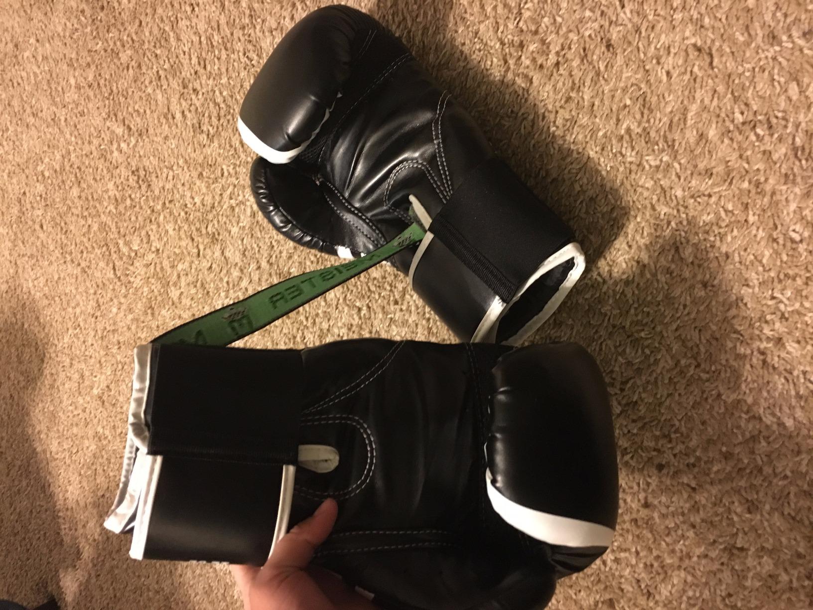Meister Glove Deodorizers for Boxing and All Sports - Absorbs Stink and Leaves Gloves Fresh - Fresh Linen customer photo 2