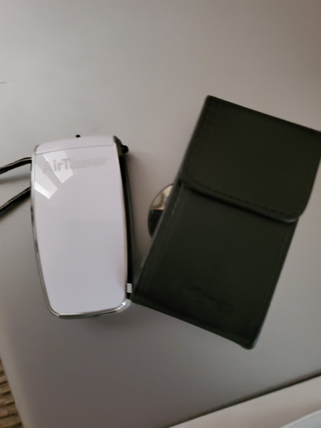 AirTamer A320W Rechargeable Personal Air Purifier, White customer photo 1