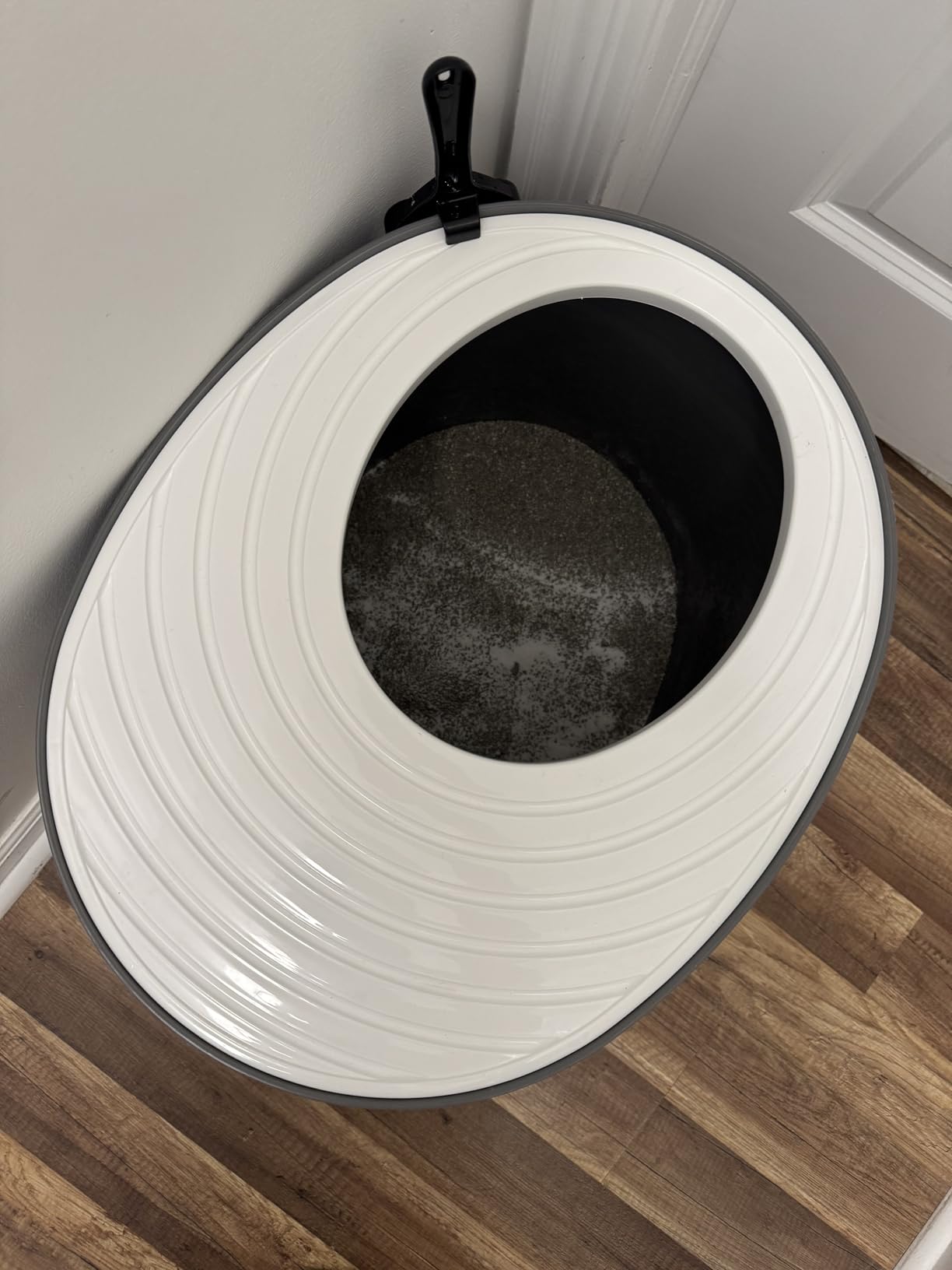 IRIS USA Top Entry Cat Litter Box, Hooded Privacy, Large, Black/Gray customer photo 2