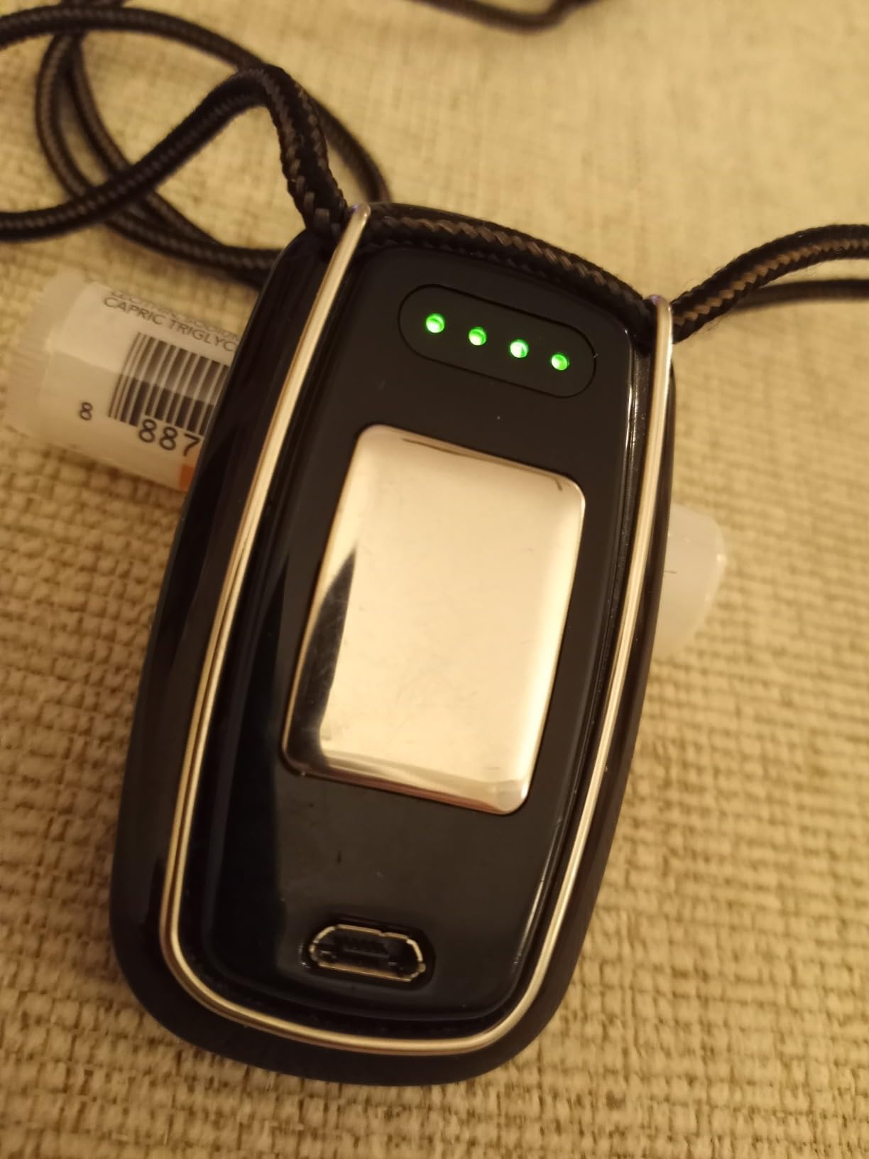 AirTamer A315W Personal Air Purifier Necklace, White customer photo 2