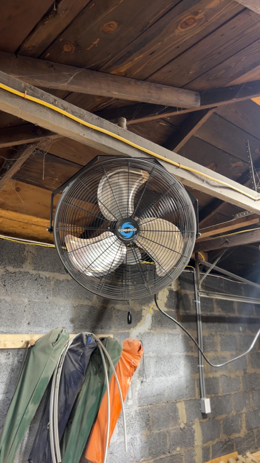 Tornado - 18 Inch High Velocity Industrial Wall Fan with TEAO Enclosure Motor - 4000 CFM - 3 Speed - 6.5 FT Cord - Industrial, Commercial, Residential Use - UL Safety Listed customer photo 1