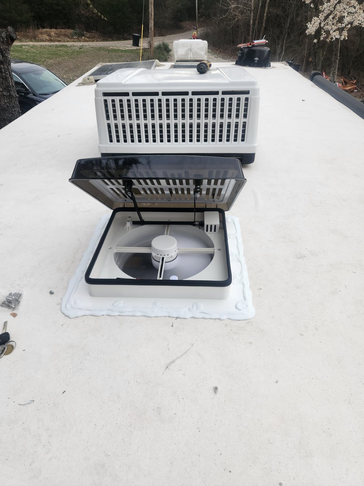 RV Roof Vent Fan 14x14 with 4 Color LED Ambiance Light, Reversible Airflow, Ultra-Quiet 12V (24V Max) Vent Fan with Remote & Rain Sensor customer photo 2