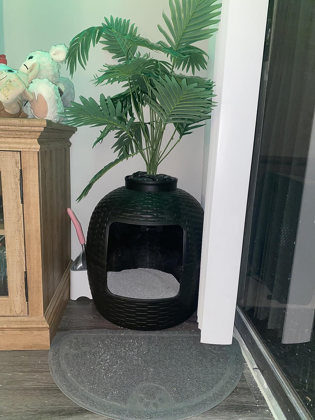 X WINDAZE Hidden Litter Box, Large Cat Box Enclosure with Odor Control Carbon Filter and Faux Plant, Black customer photo 2
