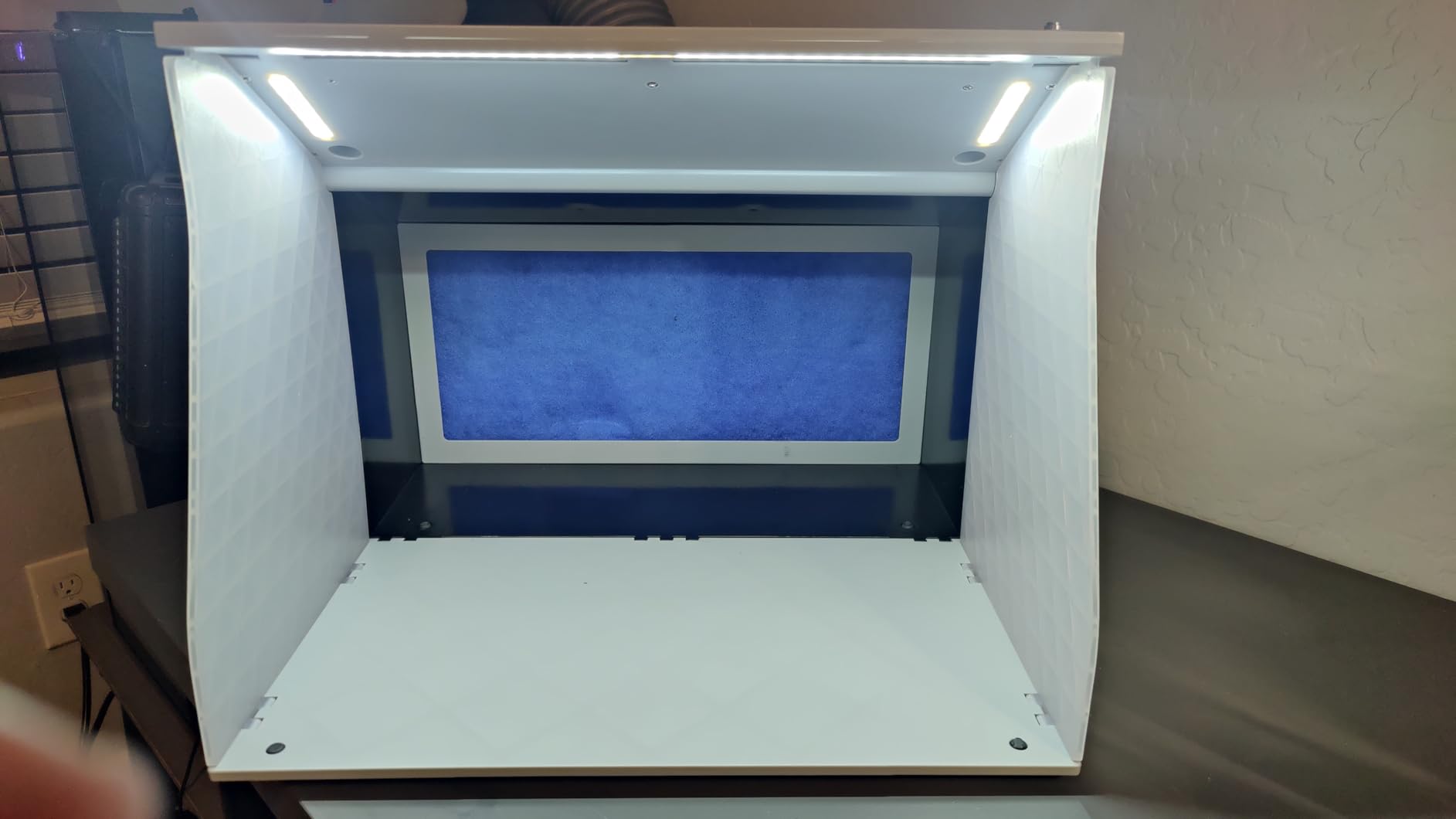 VEVOR Airbrush Spray Booth Portable Hobby Airbrush Paint Spray Booth Kit | For Painting Models, Arts, Crafts, Cakes, with 4 LED Light, Powerful Dual Exhaust Fans, Turntable and 6 ft Extension Hose customer photo 1