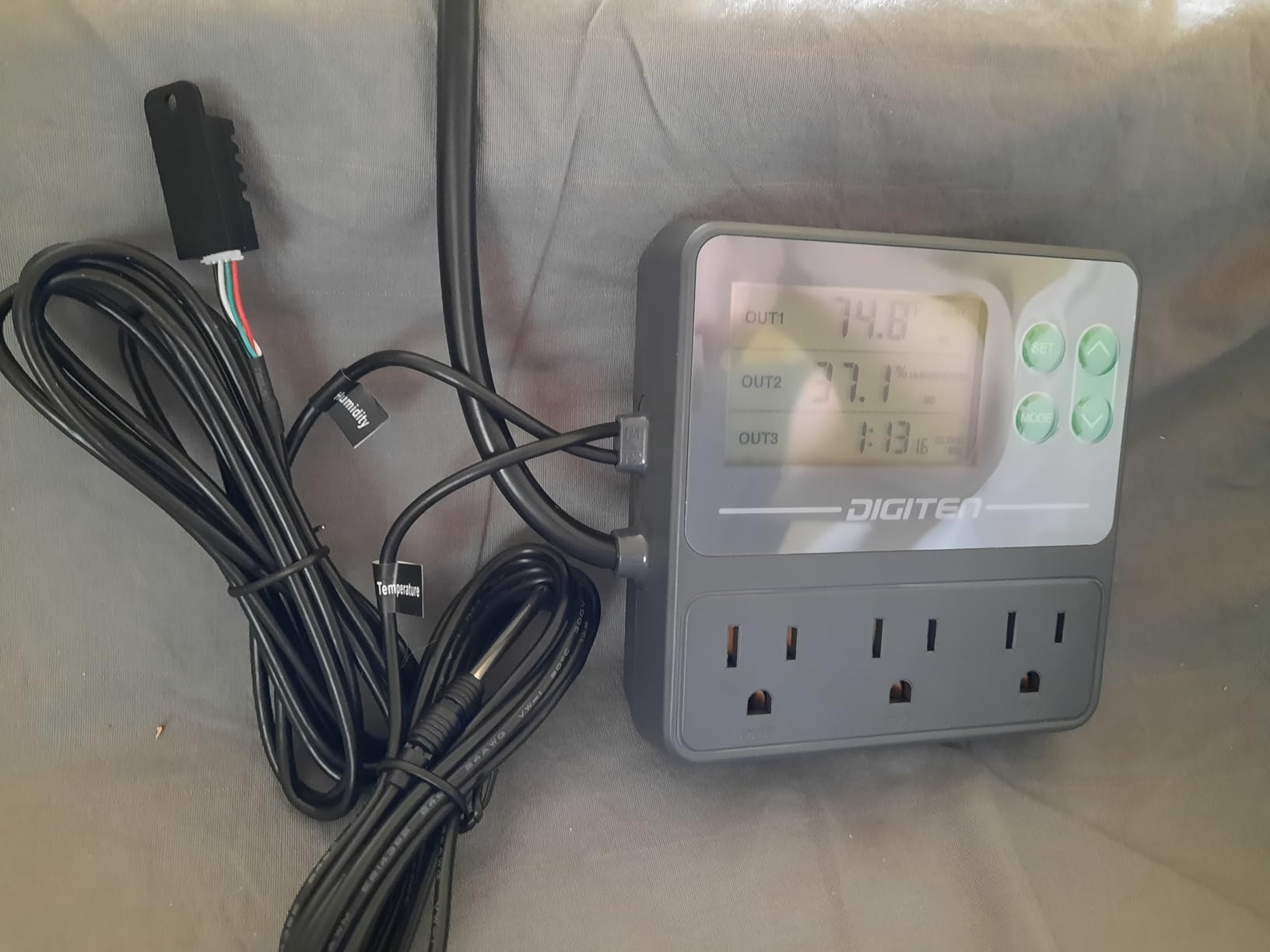 DIGITEN Temperature and Humidity Controller with Timer,3 Outlet Dual Probes customer photo 1