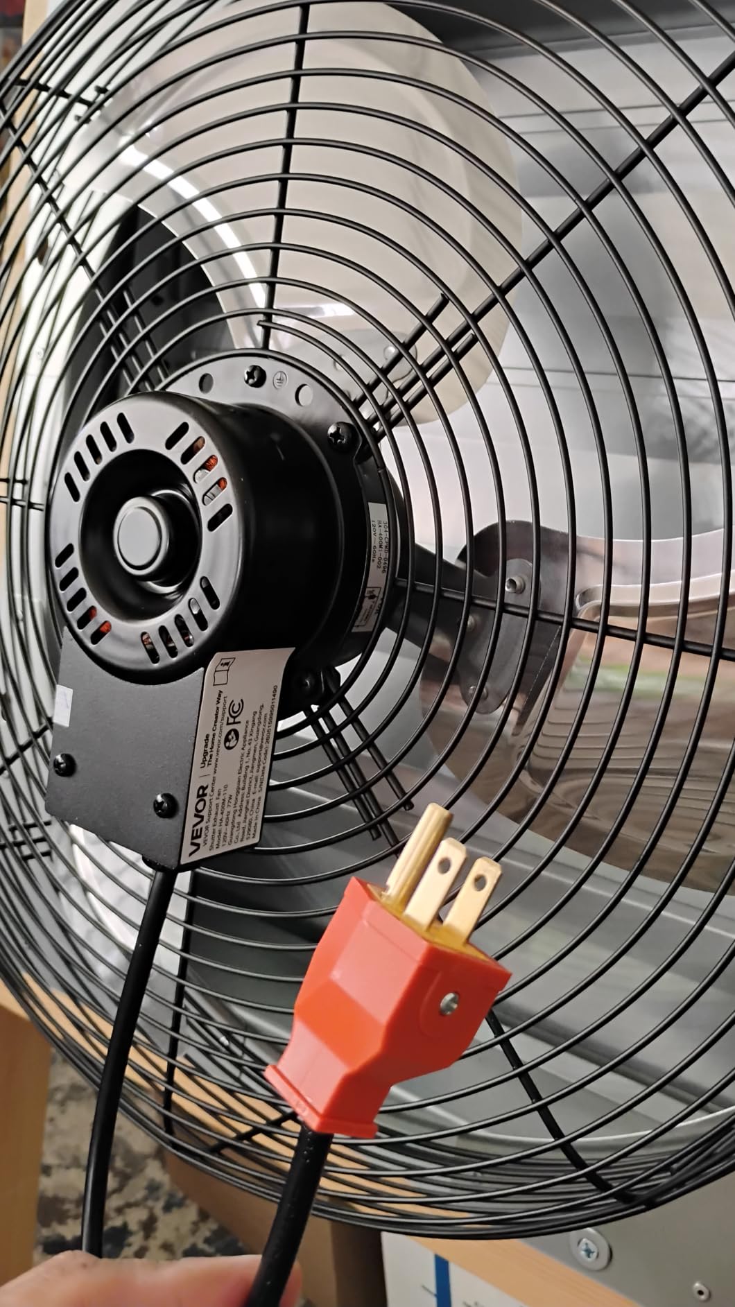 VEVOR 18 Inch Shutter Exhaust Fan Wall Mounted Automatic Louvers Silver, Sturdy Steel Housing, 3051 CFM Low Noise, AC Motor, Ventilation and Cooling for Attic, Garage, Barn, Greenhouse, Workshop customer photo 2
