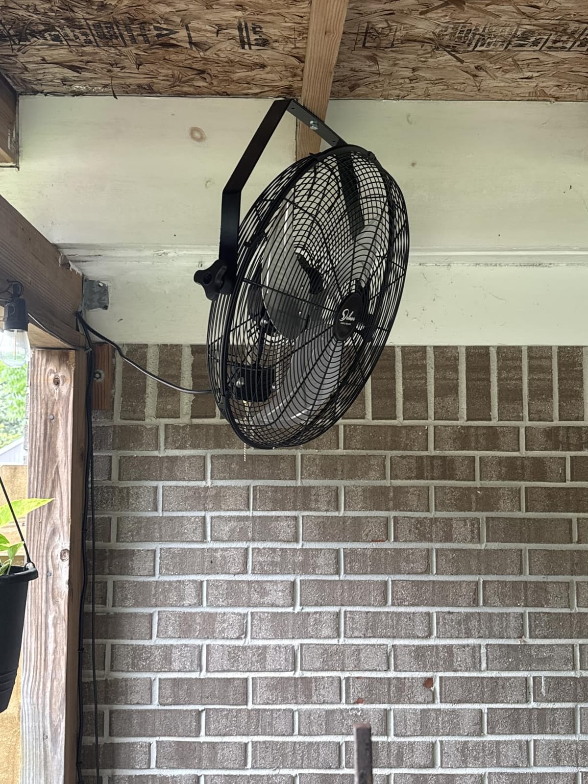 Simple Deluxe 18 Inch Industrial Wall Mount Fan, Max 4200 CFM 3 Speed Commercial Ventilation Metal Fan for Warehouse, Greenhouse, Workshop, Patio, Factory and Basement - High Velocity Black customer photo 2